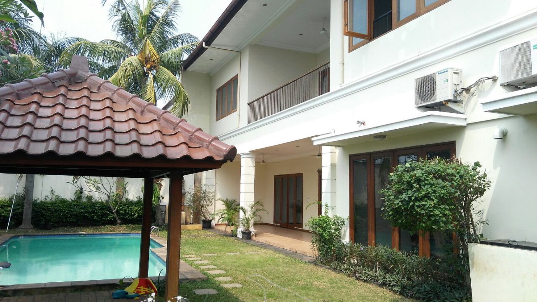 Rumah Dengan Lokasi Strategis @ Kemang Barat Raya, Jakarta Selatan