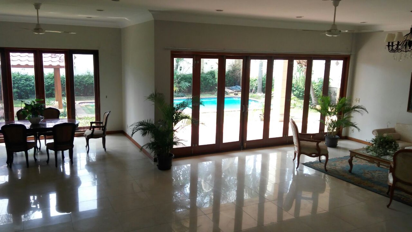 Rumah Dengan Lokasi Strategis @ Kemang Barat Raya, Jakarta Selatan