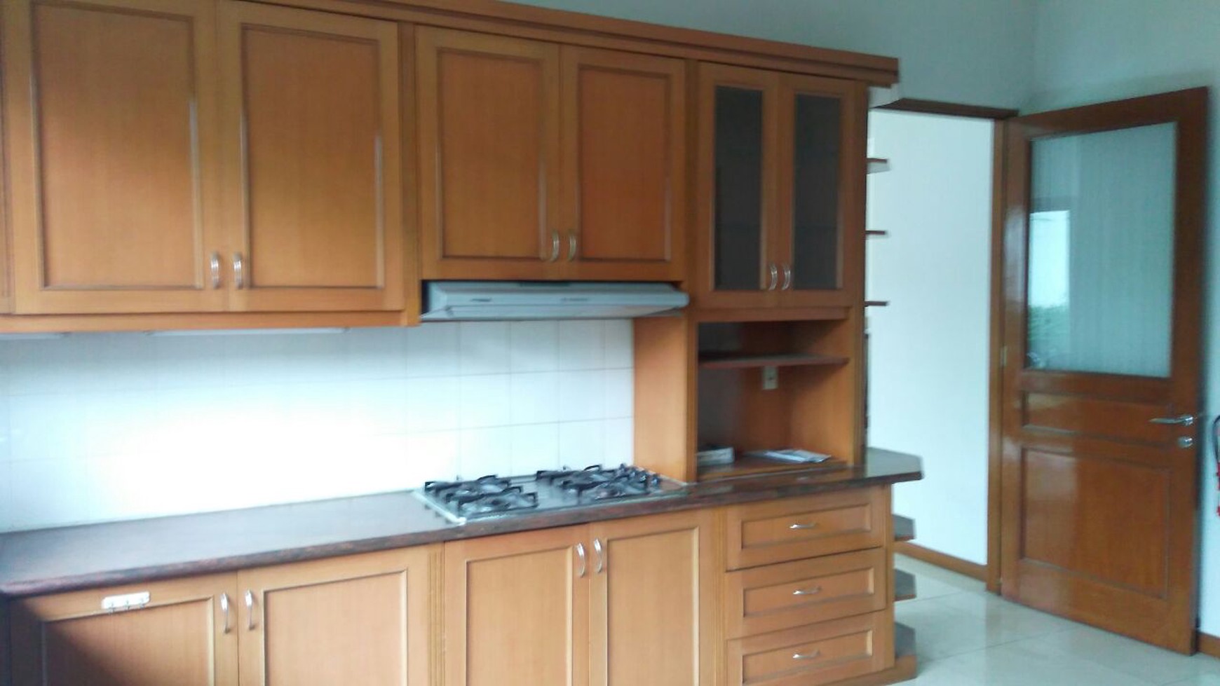 Rumah Dengan Lokasi Strategis @ Kemang Barat Raya, Jakarta Selatan