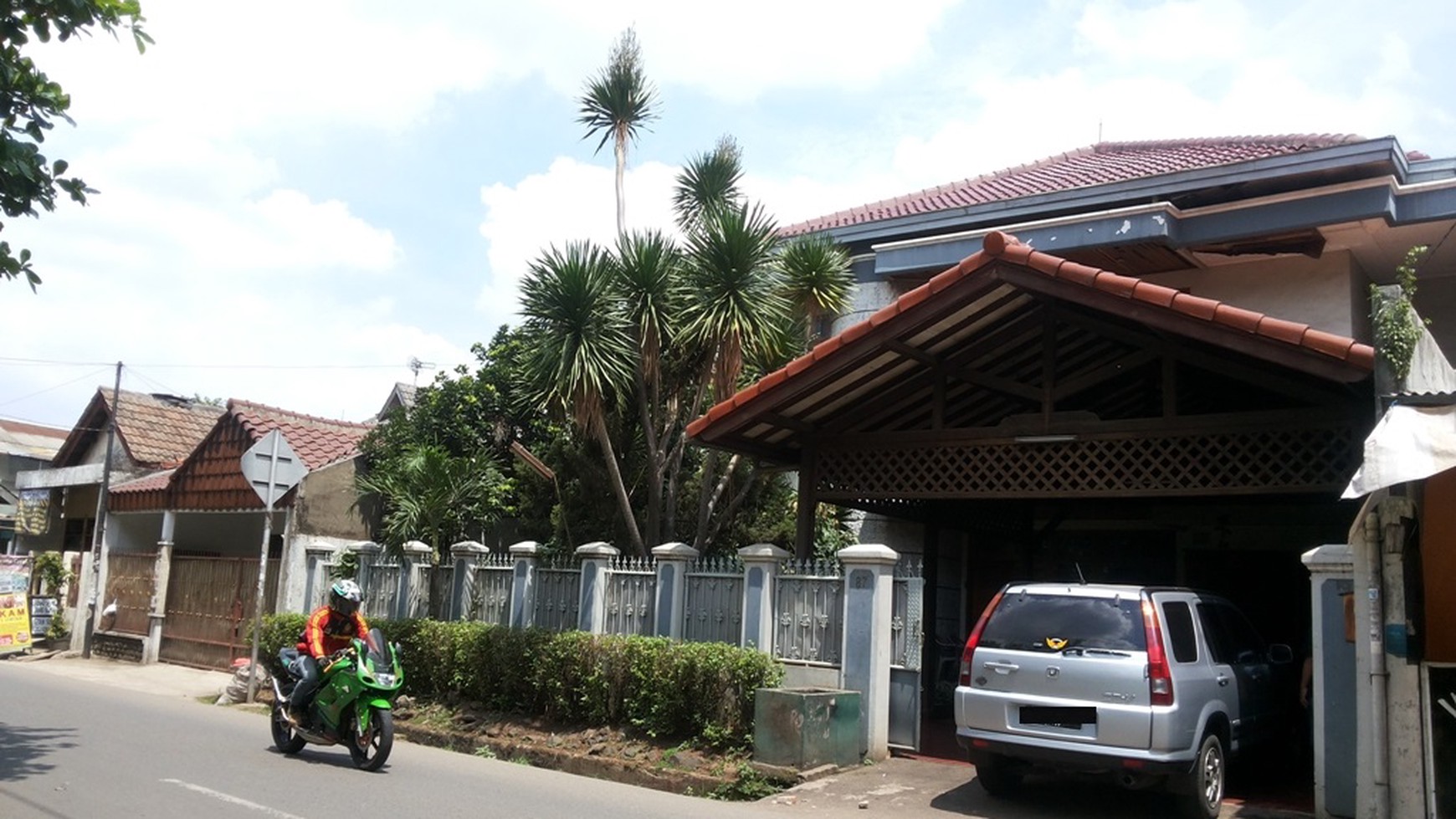 Rumah bagus di daerah pesanggrahan ,rumah siap huni,pinggir jalan