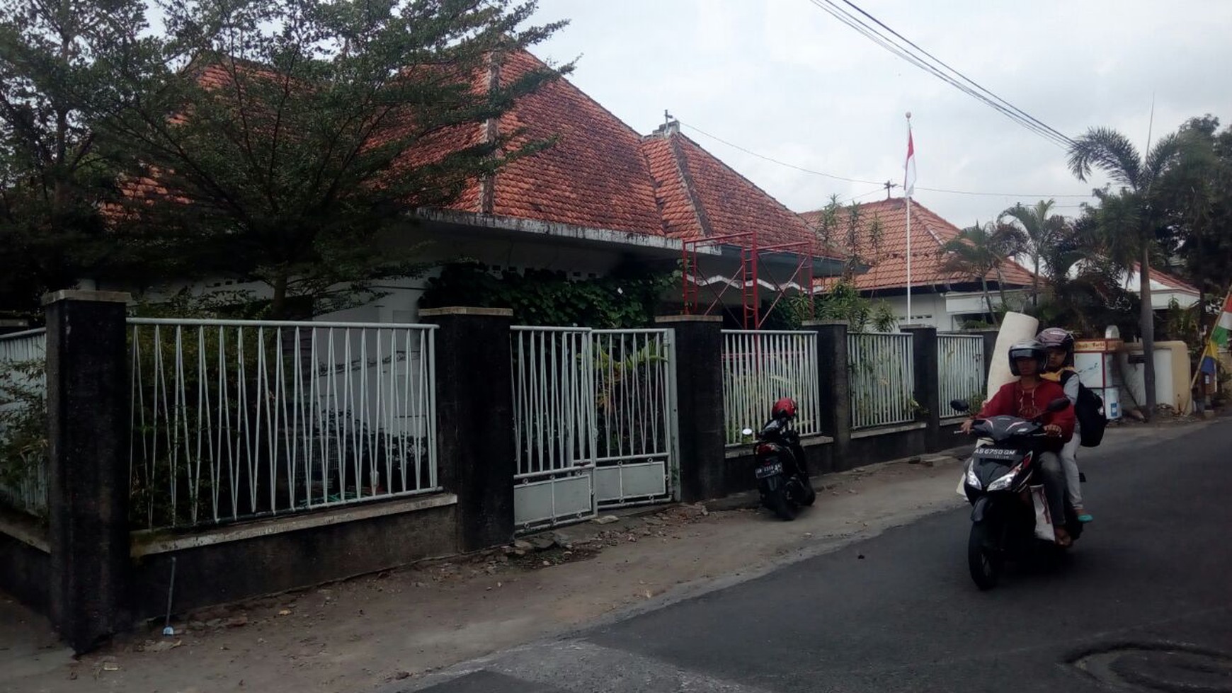RUMAH LAMA COCOK UNTUK GUEST HOUSE, KARANGKAJEN, MERGANGSAN, KODYA