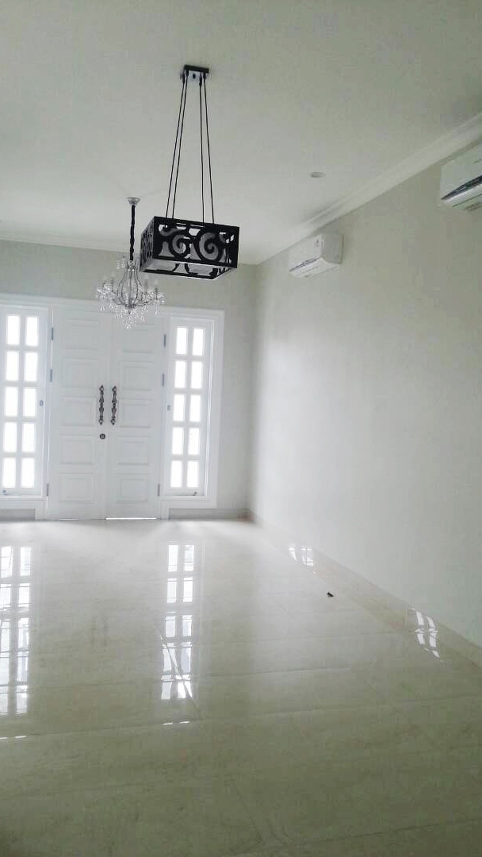 Dijual rUMAH Strategis Di Jl Pinguin, Bintaro Sektor 3