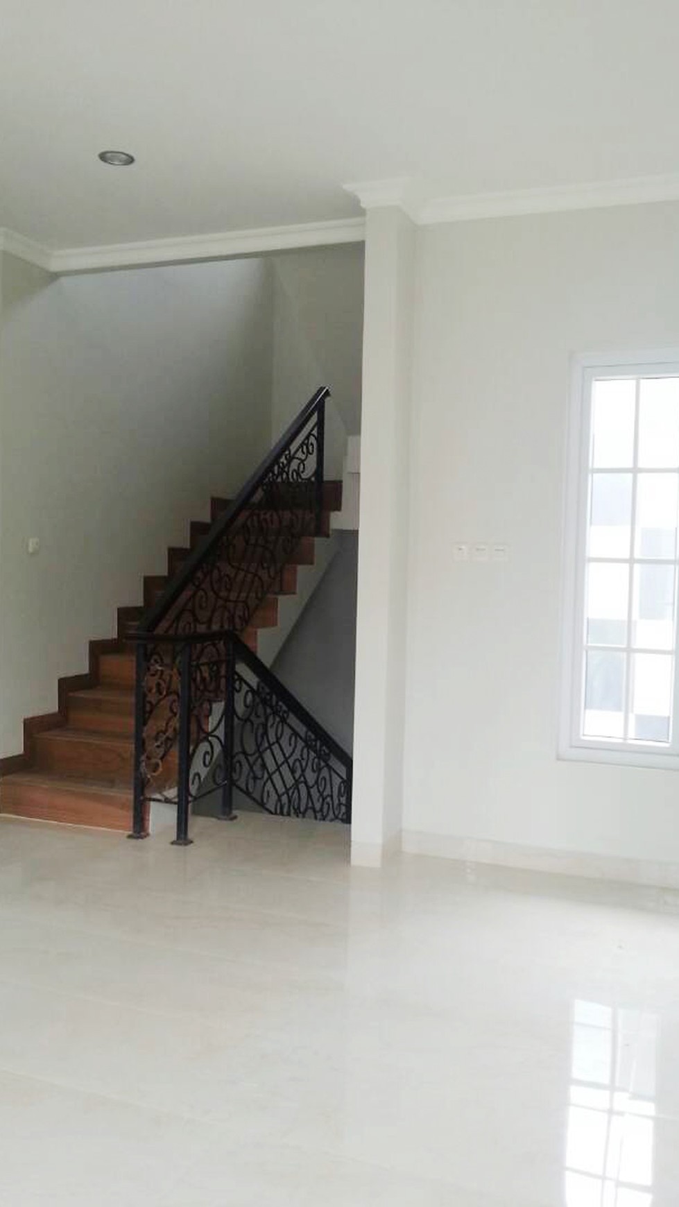 Dijual rUMAH Strategis Di Jl Pinguin, Bintaro Sektor 3