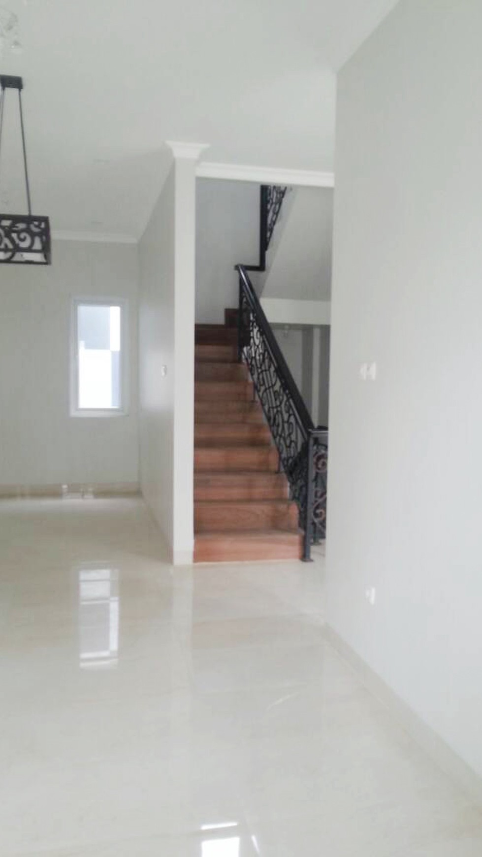 Dijual rUMAH Strategis Di Jl Pinguin, Bintaro Sektor 3