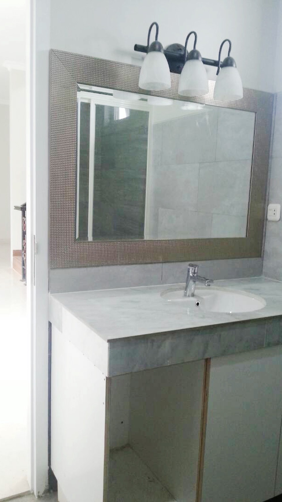 Dijual rUMAH Strategis Di Jl Pinguin, Bintaro Sektor 3