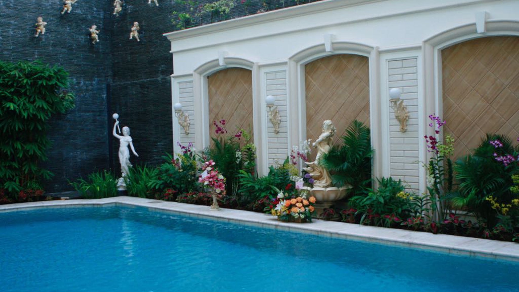Rumah Mewah di Permata Hijau