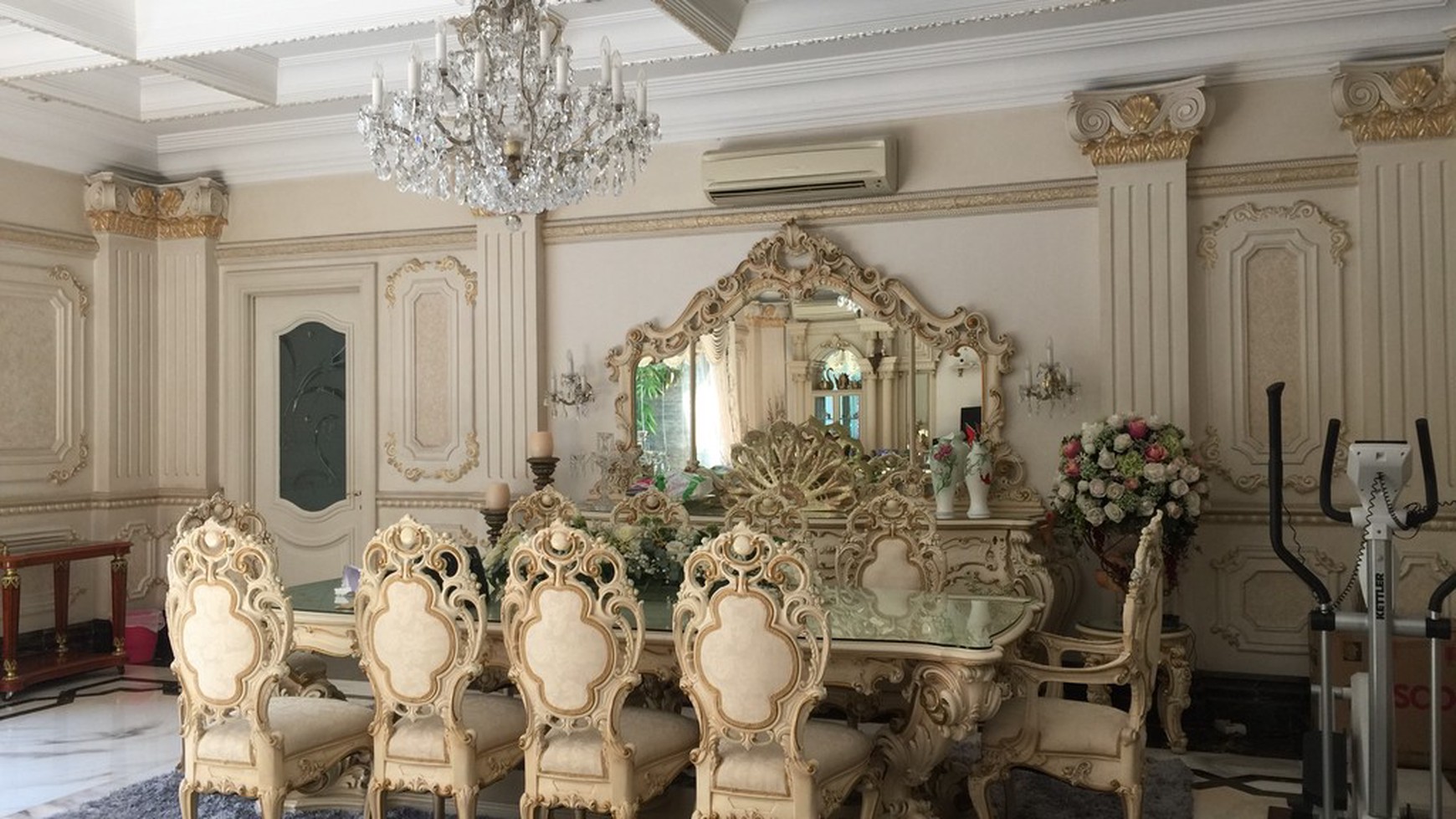 Rumah Mewah di Permata Hijau