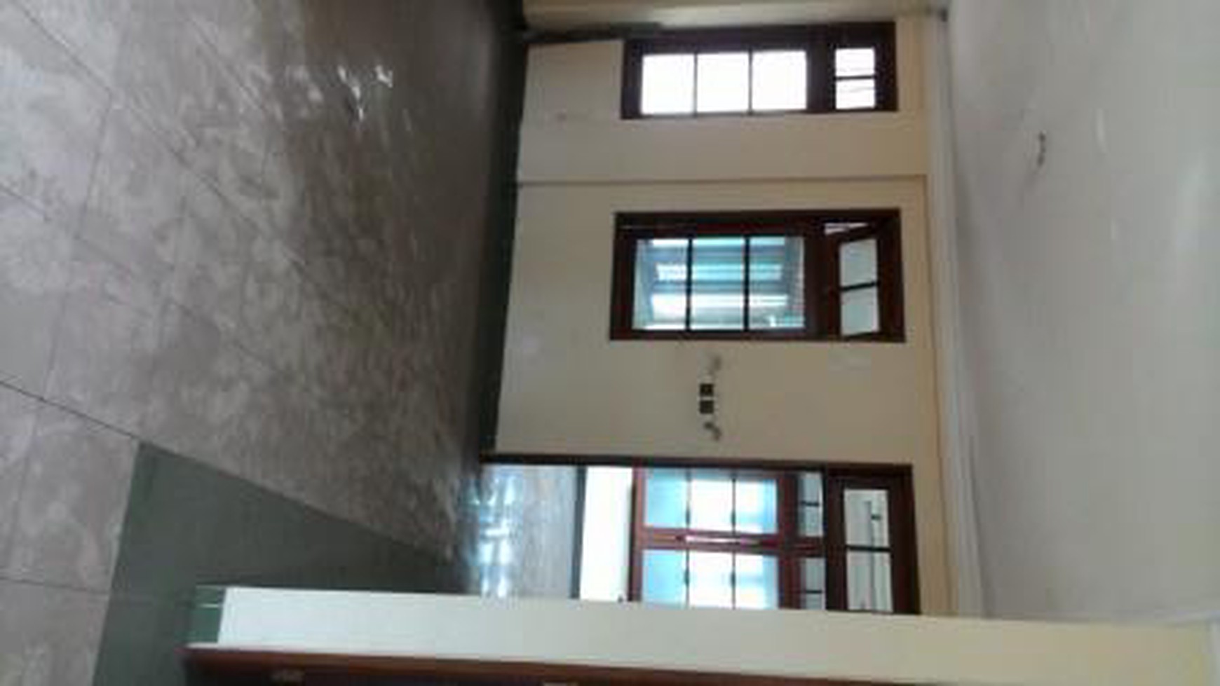 DISEWAKAN RUMAH UNTUK USAHA KOMERSIAL DI MENTENG