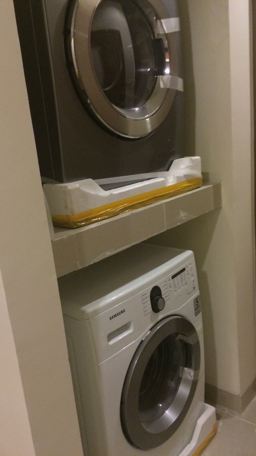 Apartemen Jual di Botanica Simprug 3 Bedrooms