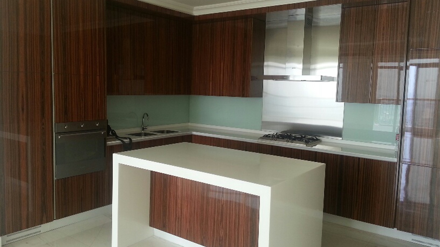 Apartemen Jual di Botanica Simprug 3 Bedrooms