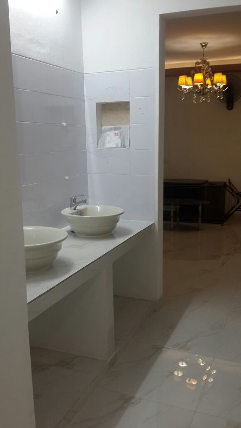 Dijual / Disewakan Townhouse Gandeng di Taman Elok Selatan Lantai Dasar - Lippo Karawaci