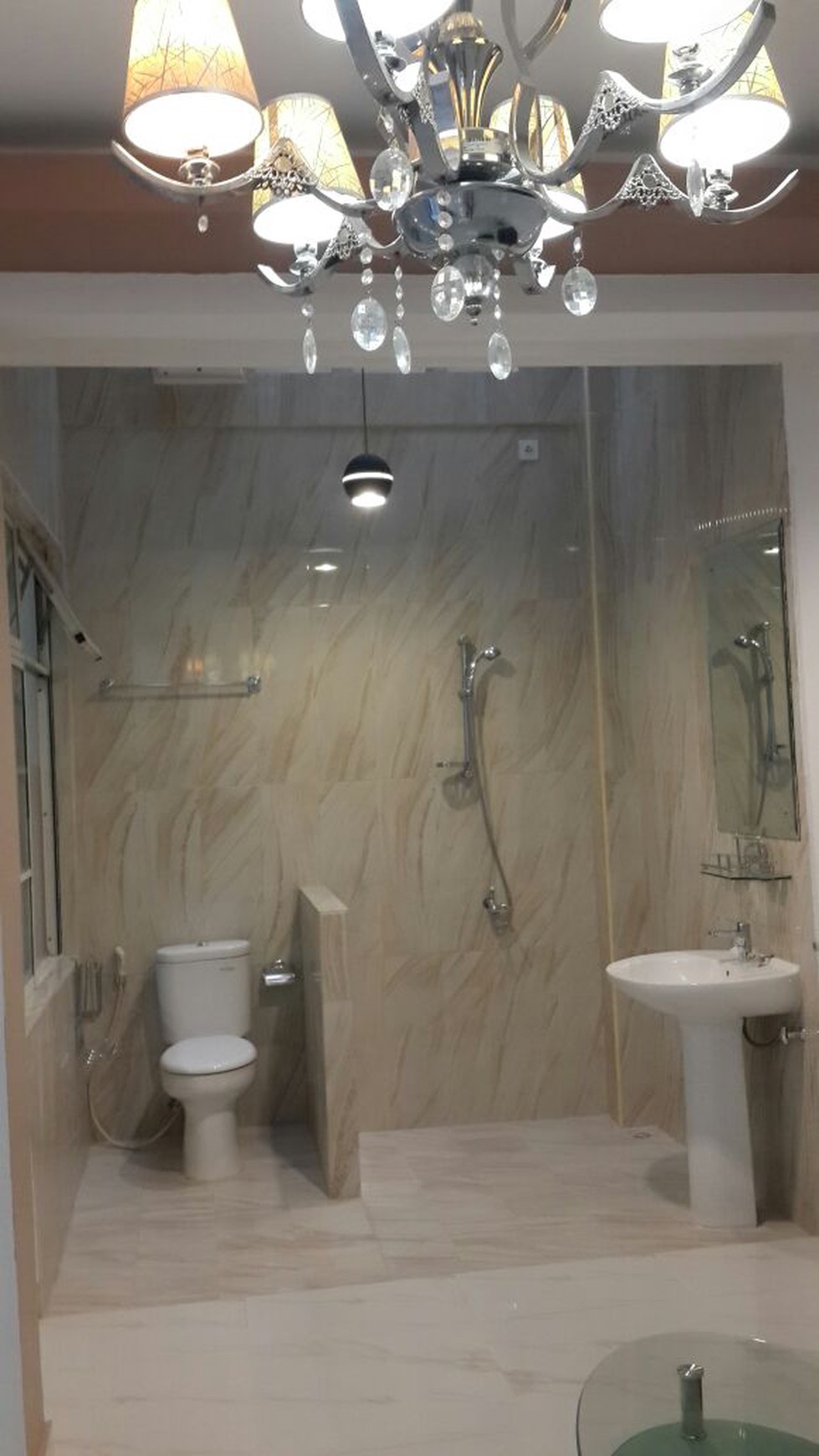 Dijual / Disewakan Townhouse Gandeng di Taman Elok Selatan Lantai Dasar - Lippo Karawaci