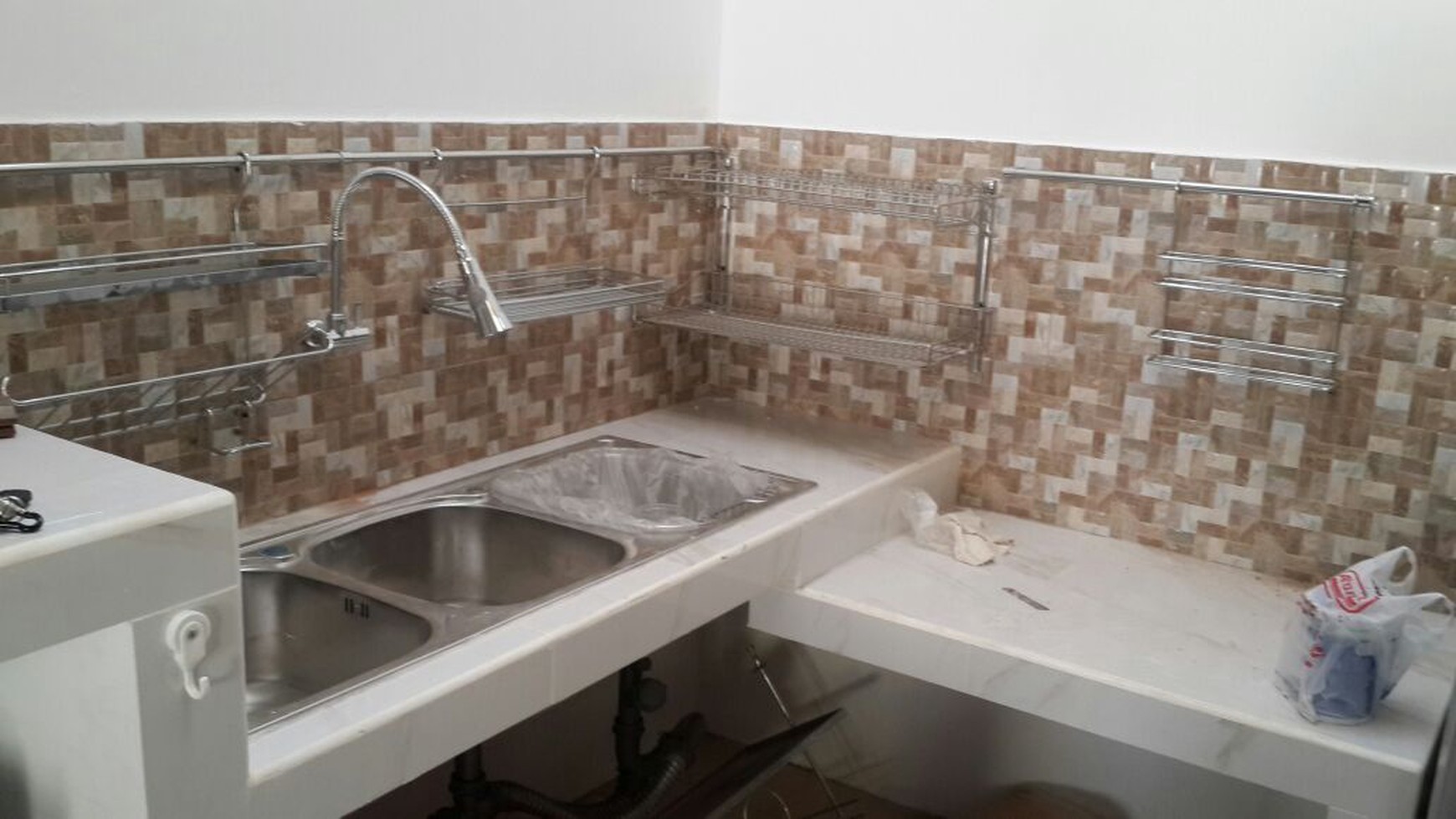 Dijual / Disewakan Townhouse Gandeng di Taman Elok Selatan Lantai Dasar - Lippo Karawaci