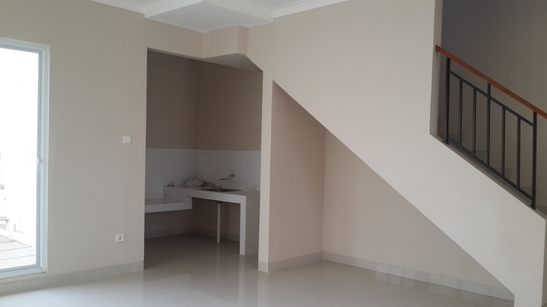 DI SEWA KAN RUMAH 2 LT BARU DI CHERRY VILLE GRAND WISATA BEKASI