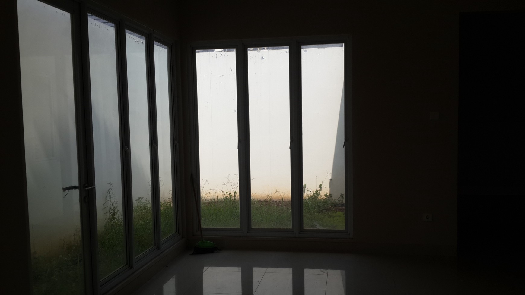 DI SEWA KAN RUMAH 2 LT BARU DI CHERRY VILLE GRAND WISATA BEKASI