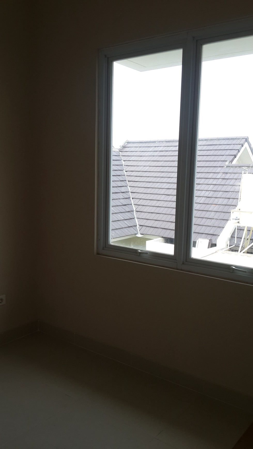 DI SEWA KAN RUMAH 2 LT BARU DI CHERRY VILLE GRAND WISATA BEKASI