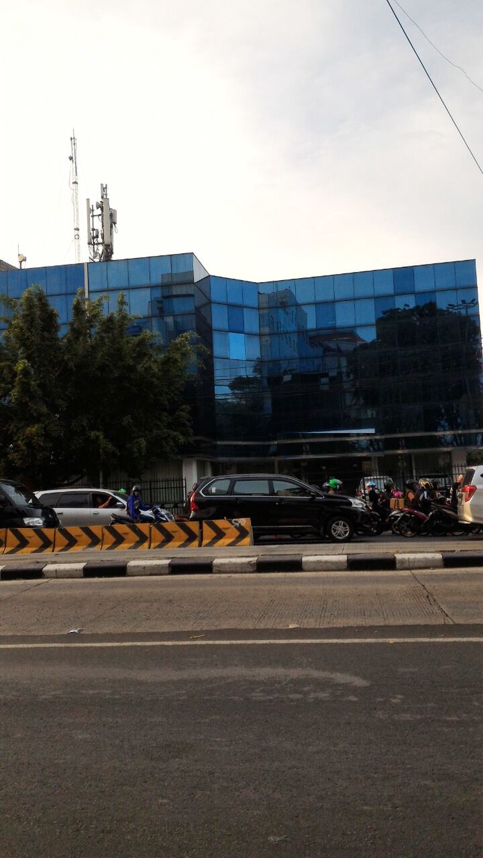Lokasi strategis dan cocok untuk kantor / tempat usaha