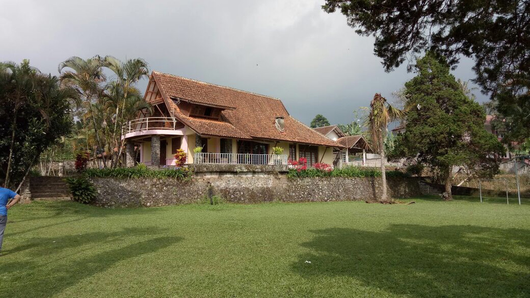 Dijual - Vila dekat Taman Safari, hitung tanah
