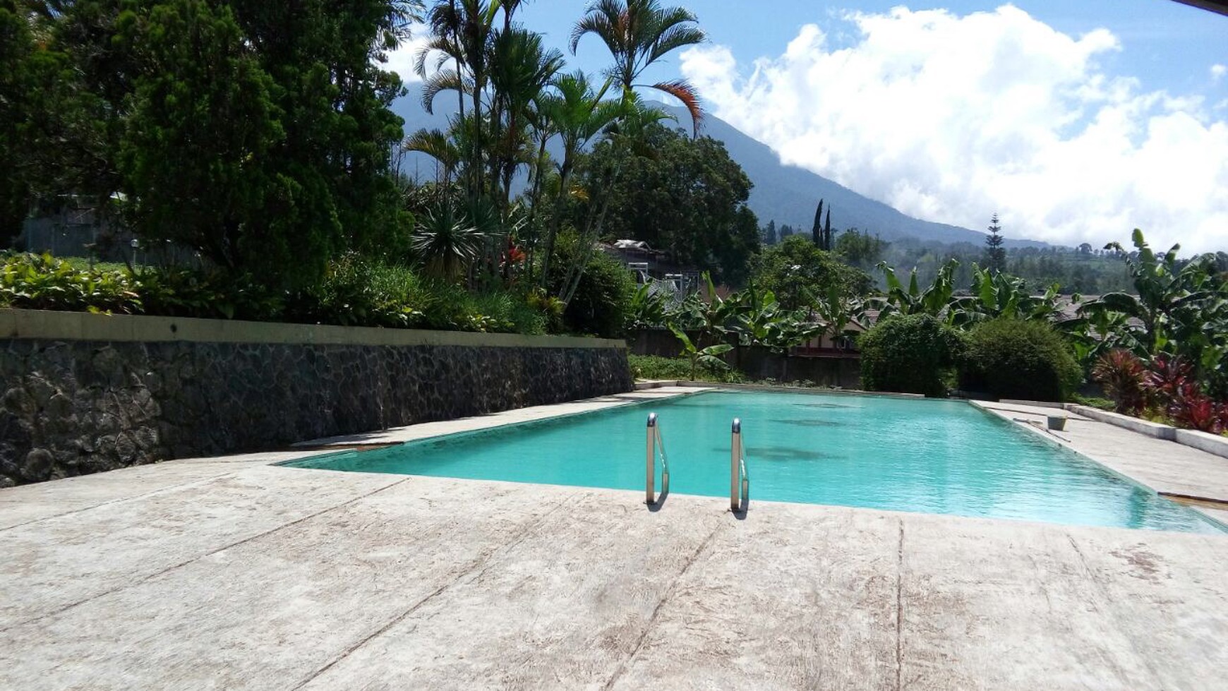 Dijual - Vila dekat Taman Safari, hitung tanah