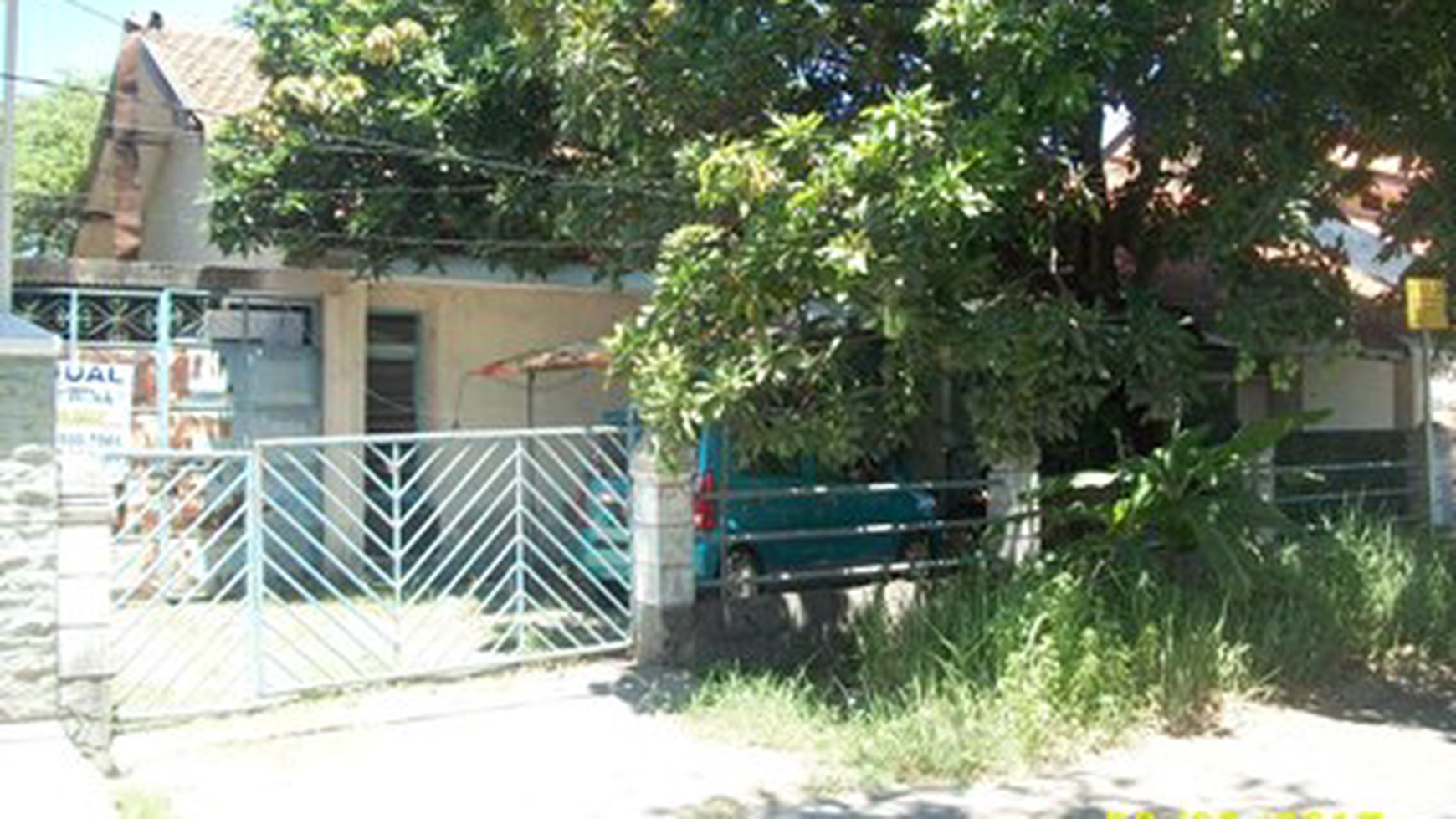 Rumah Jelek, Hitung Tanah, Row Jalan Lebar, Jalan Depan Paving, Bebas Banjir, ada Gas Alamnya