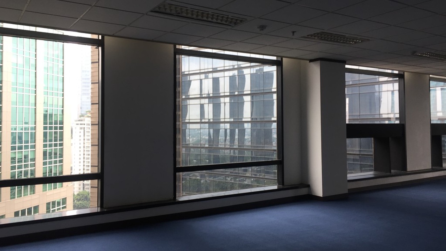Sewa Ruang Kantor di Plaza Mutiara, Mega Kuningan