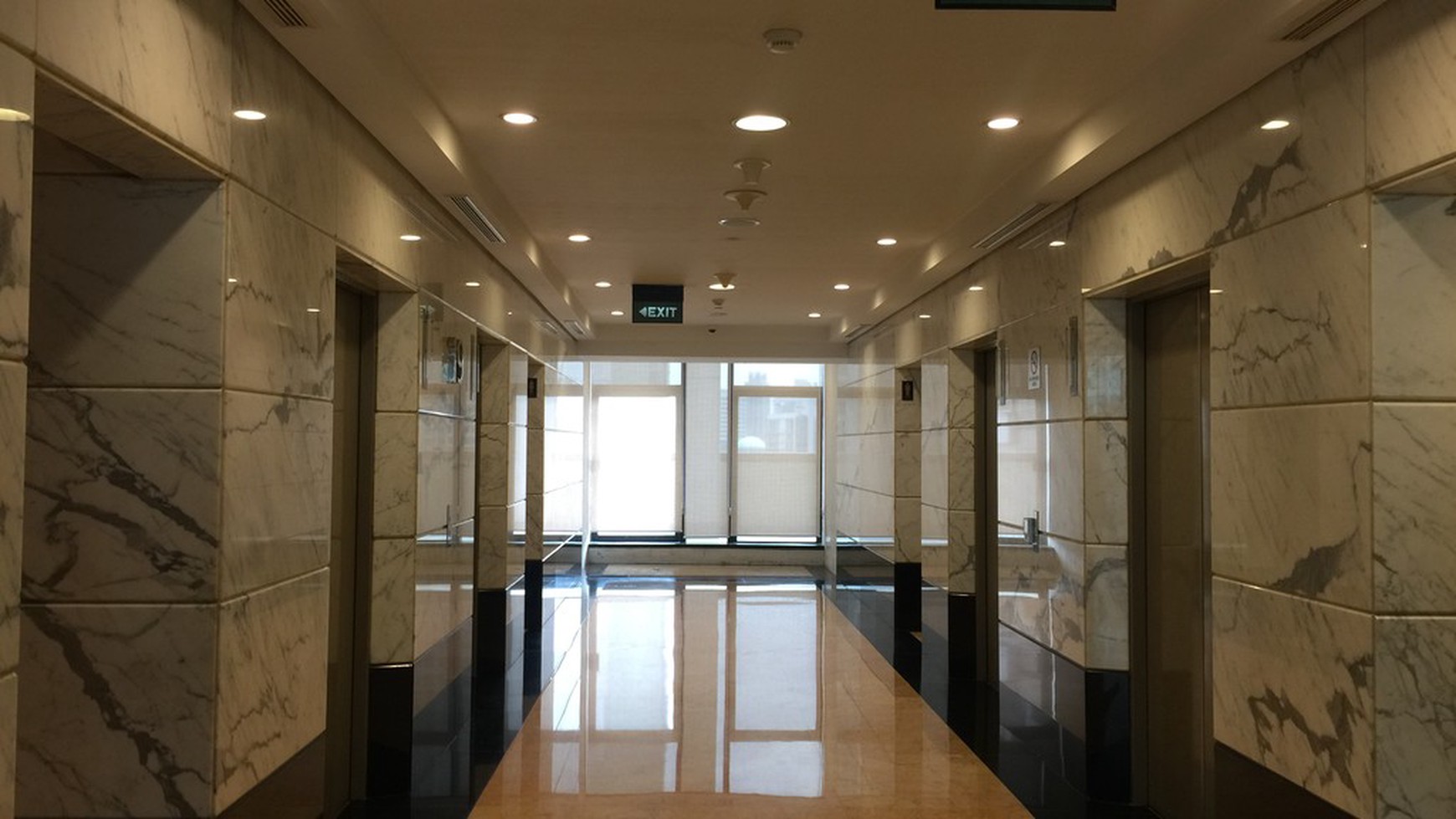 Sewa - Ruang Kantor di Plaza Mutiara, Mega Kuningan