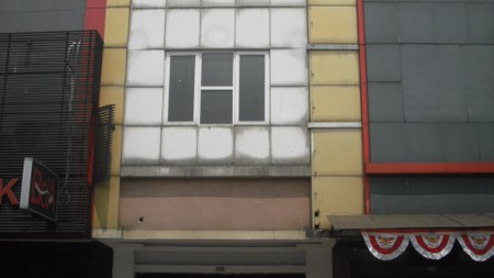 Ruko siap pakai Lokasi Strategis Golden Boulevard