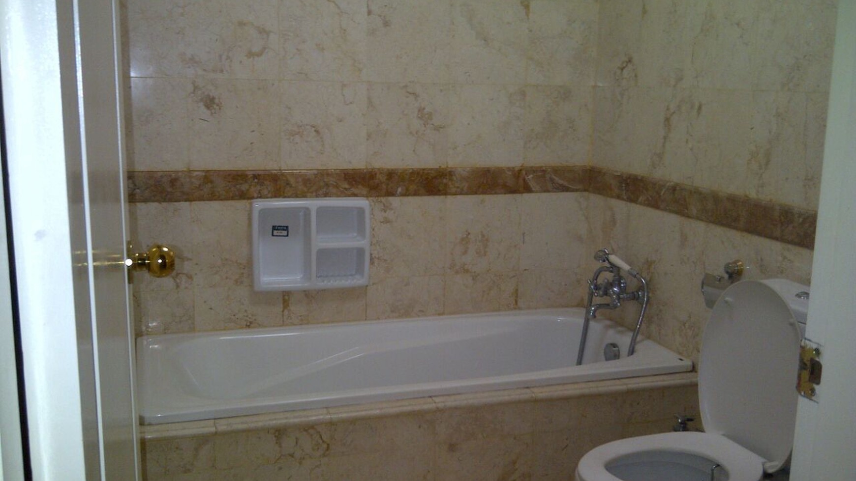 Rumah siap huni di Sutera Telaga Biru