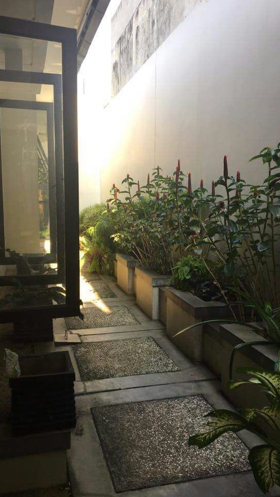 Rumah Bagus Di Komplek Megapolitan Cinere - Full Furnished