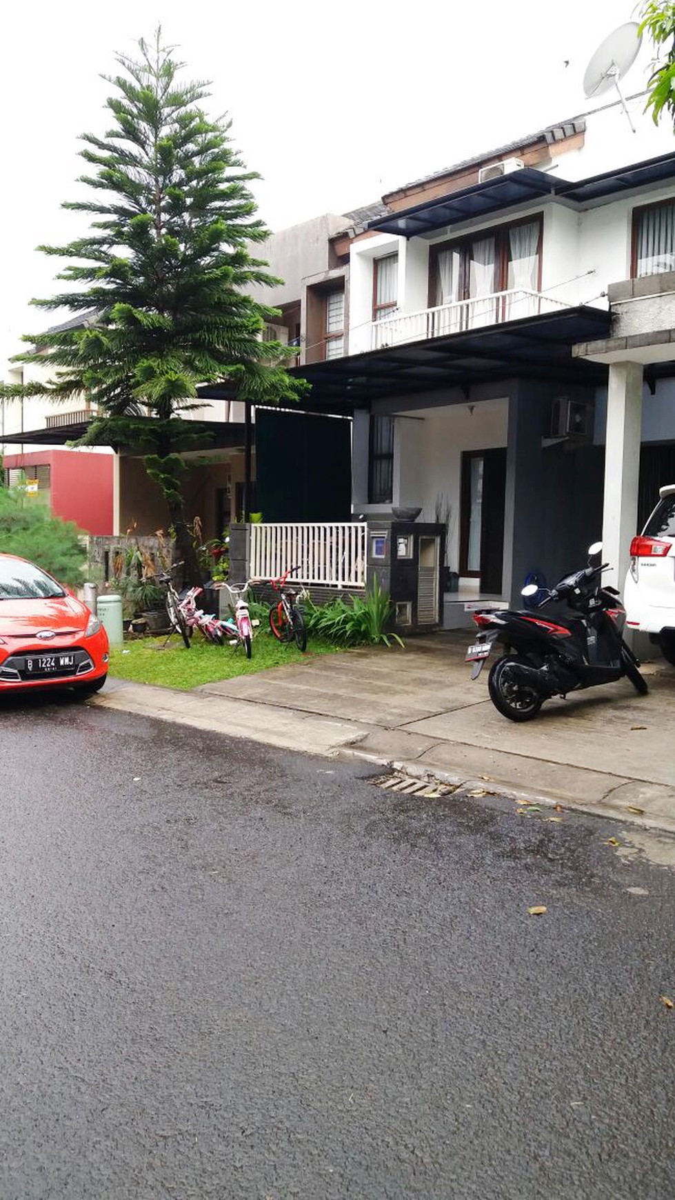 HOT SALE!!! Rumah Nyaman dan Siap Huni di Emerald Town House Bintaro, Tangsel