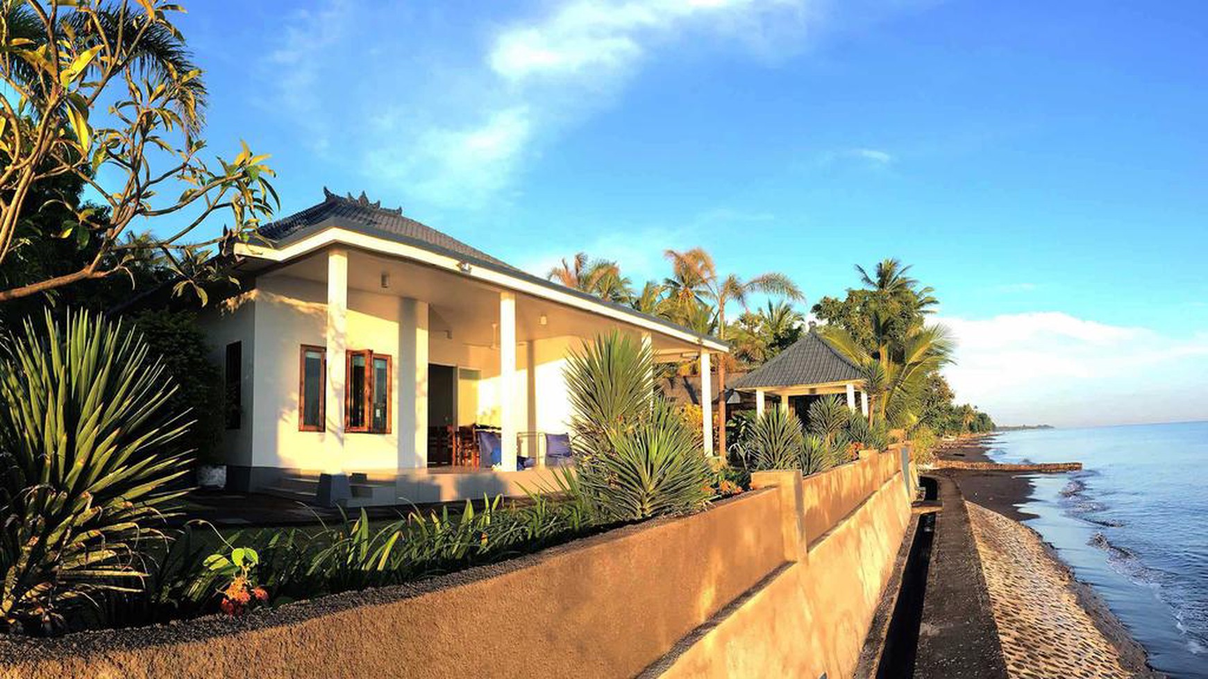 Villa cantik menghadap laut di villa dunia pantai bali