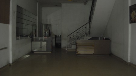 Ruko siap Pakai Hadap Jalan Raya Lokasi Strategis