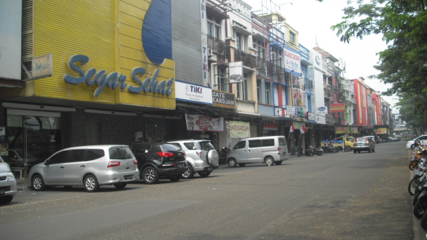 Ruko siap Pakai Hadap Jalan Raya Lokasi Strategis