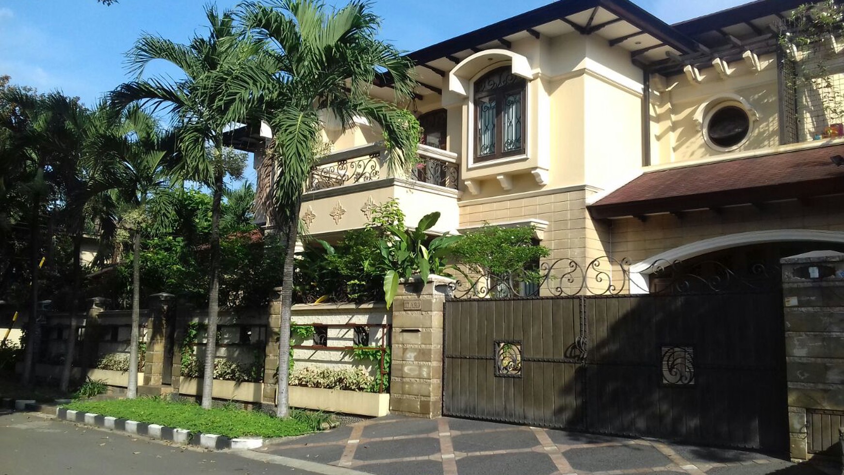 Rumah bagus, lingkungan oke di Bintaro sektor 3