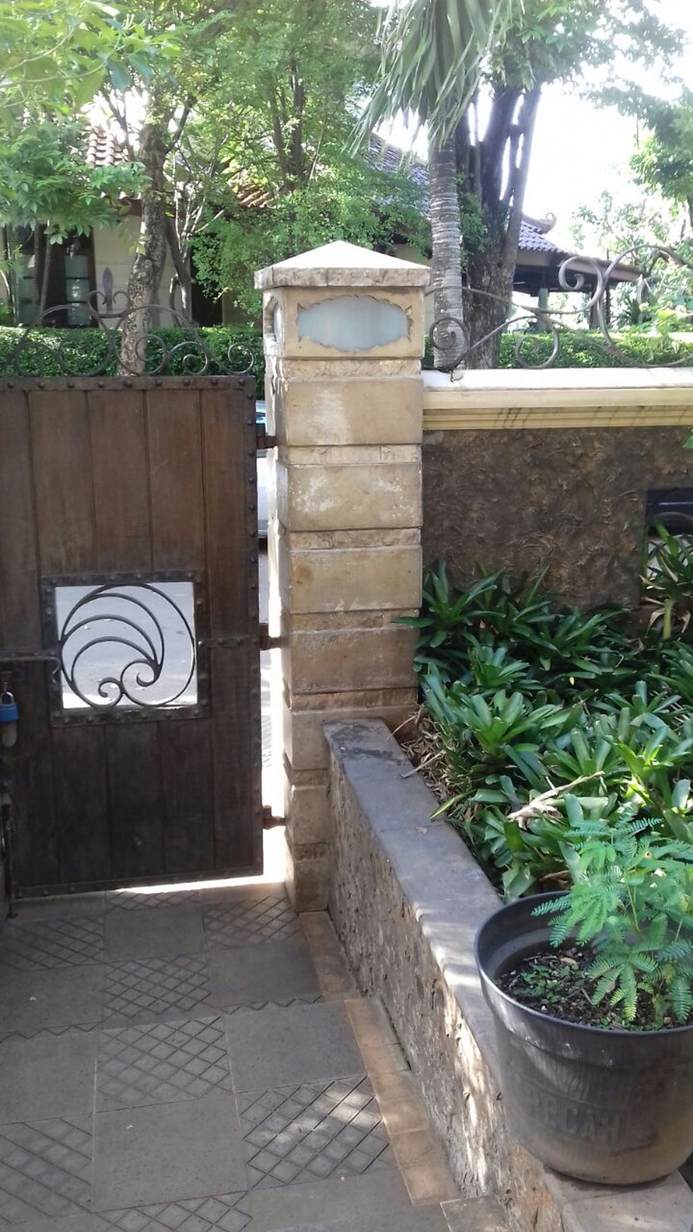 Rumah bagus, lingkungan oke di Bintaro sektor 3