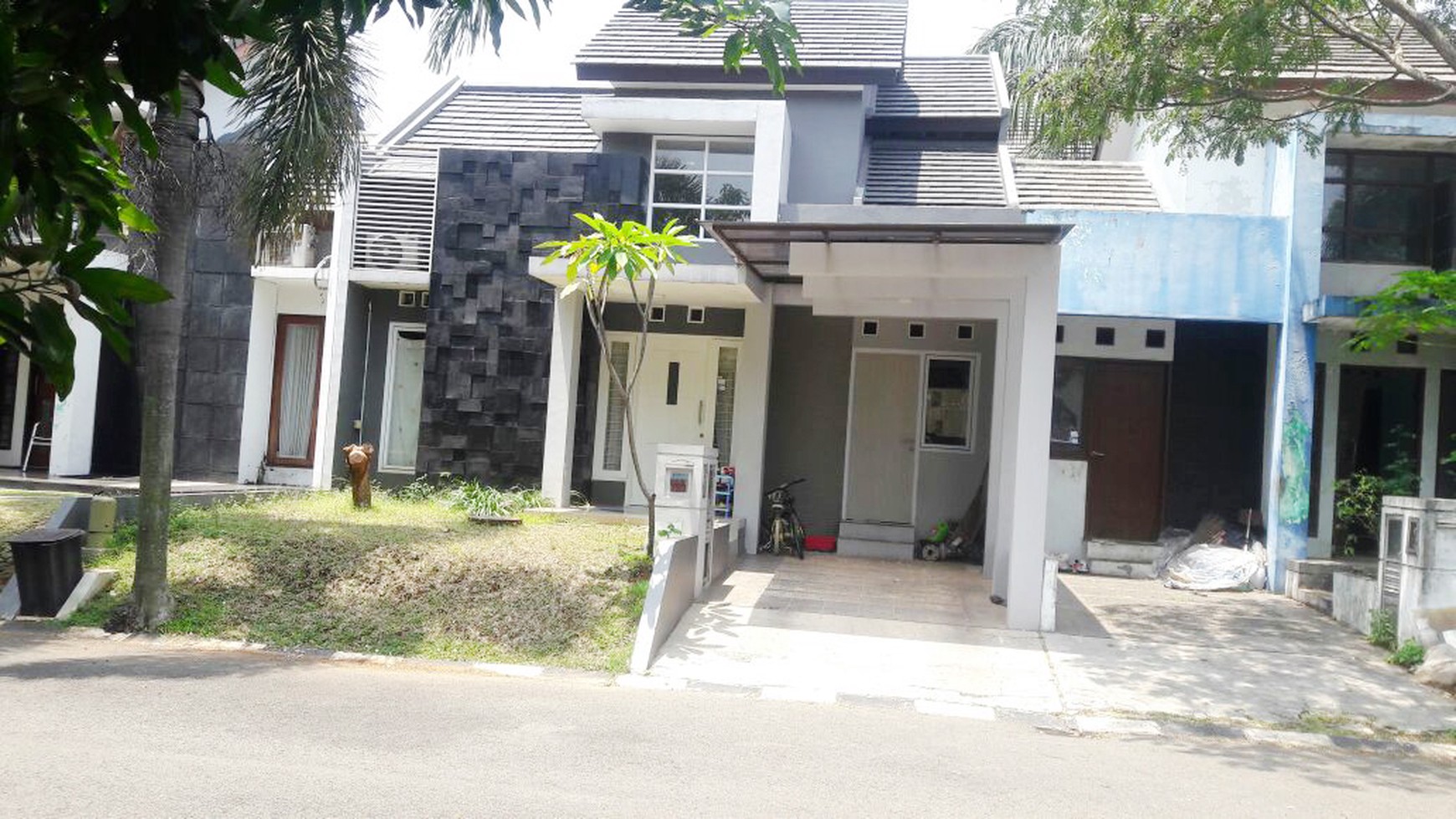 Rumah HOT SALE!!! Dijual Cepat Rumah, Lokasi sangat Srategis Di Vania Permata, Bintaro