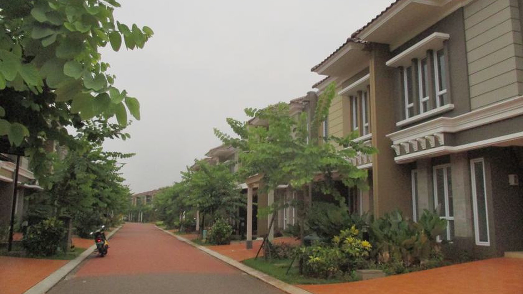 Dijual rumah di Karelia Gading Serpong Murah, Strategis, Siap Huni.