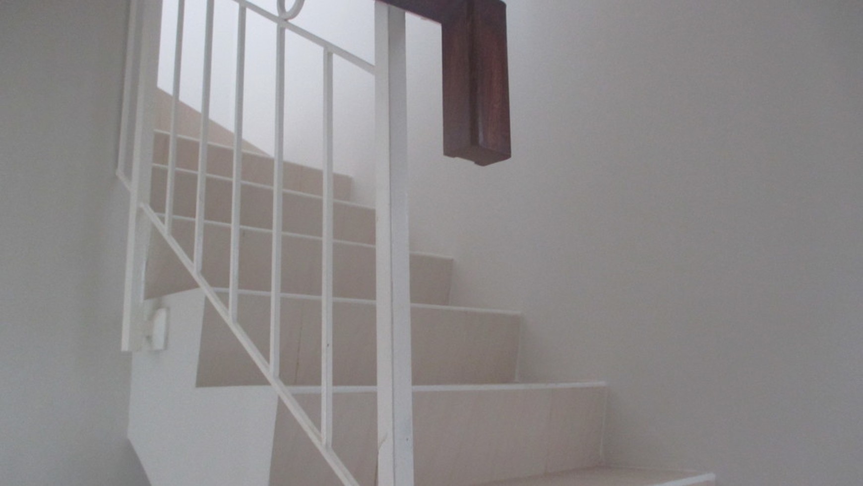 Disewakan Rumah Furnished di Vanya Park Cluster Azura - BSD