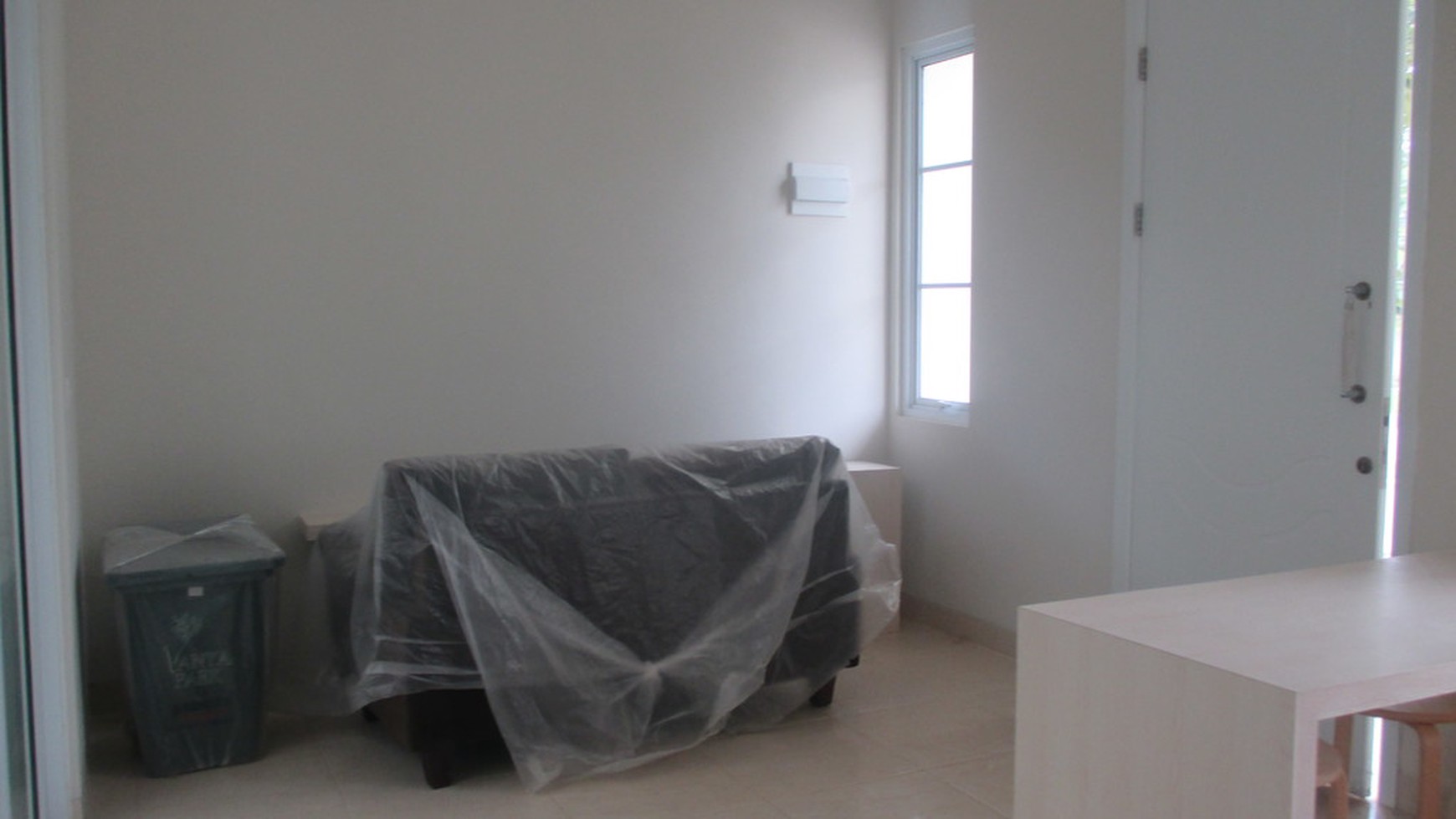 Disewakan Rumah Furnished di Vanya Park Cluster Azura - BSD