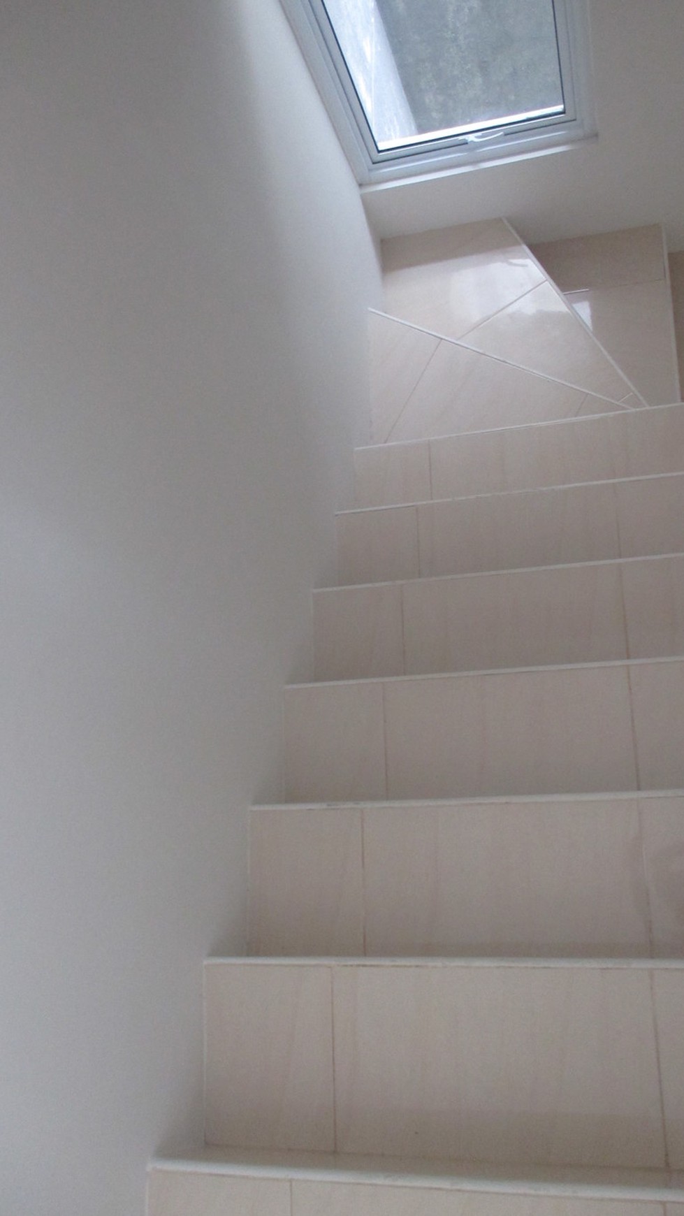 Disewakan Rumah Furnished di Vanya Park Cluster Azura - BSD