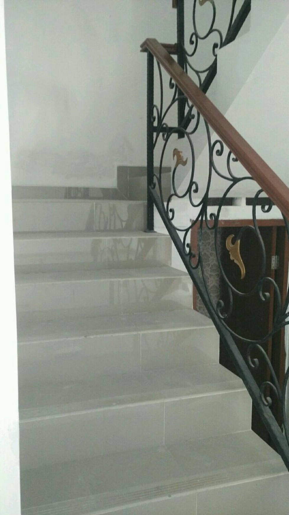 Rumah Mediteran Baru Gress 2 Lantai Rempoa Murah di Rempoa