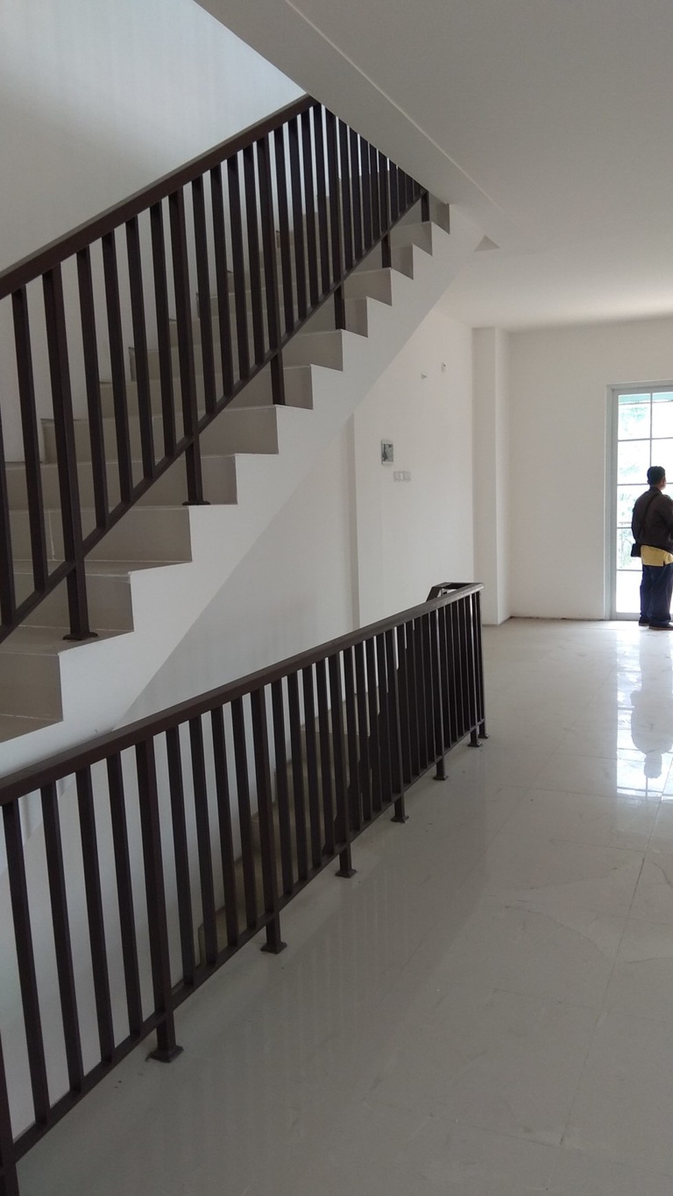 Ruko 3 Lantai Posisi Hoek