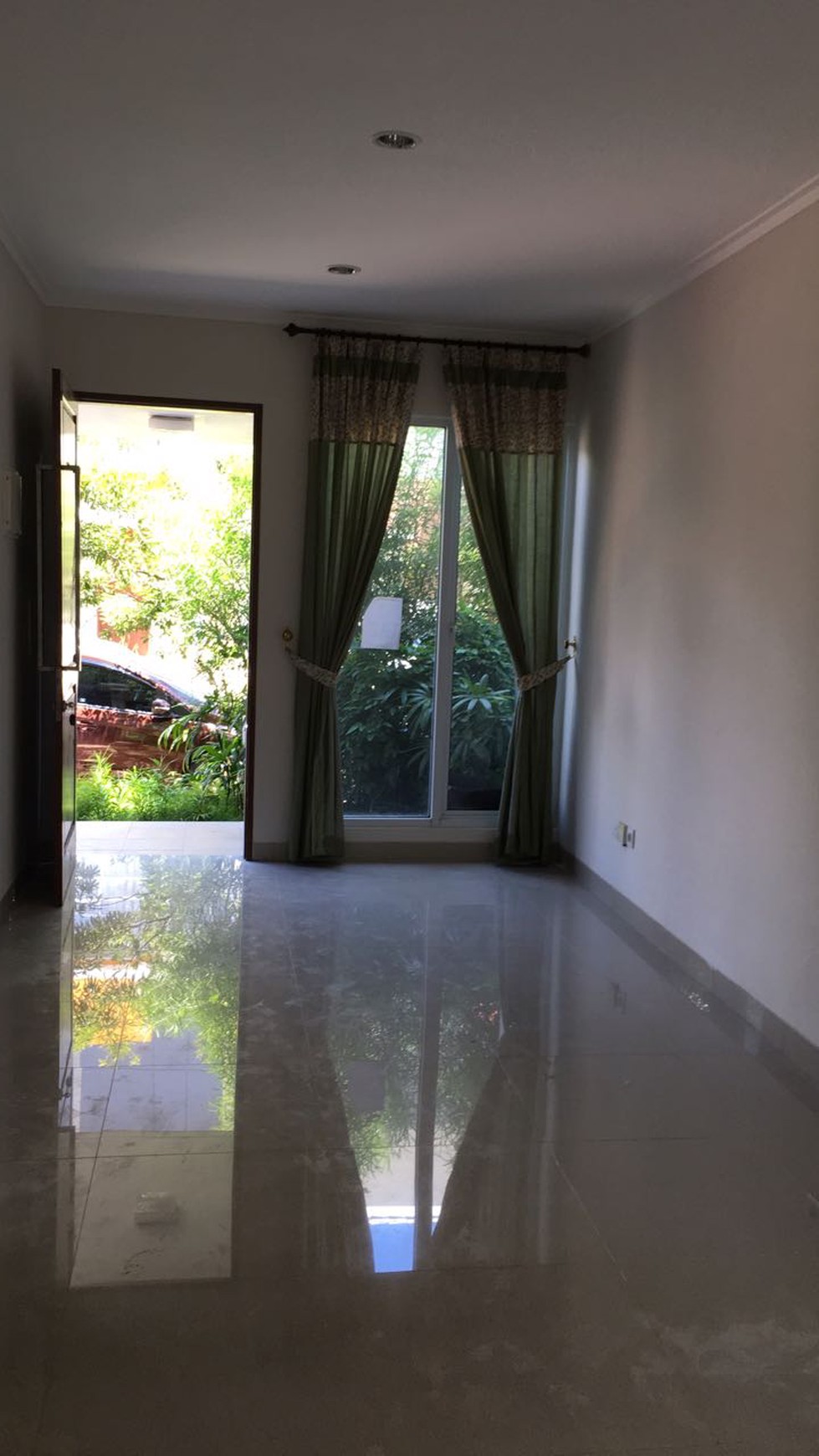 Disewakan Rumah di Cluster La Bella - Gading Serpong