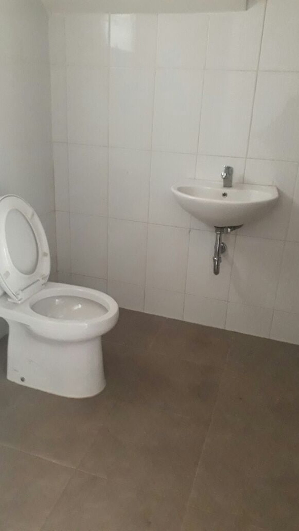 Rumah Baru,Dalam cluster di Cipadu Tangerang Selatan