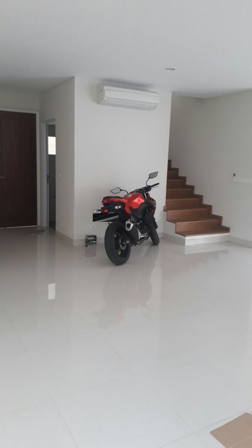 Rumah Baru,Dalam cluster di Cipadu Tangerang Selatan