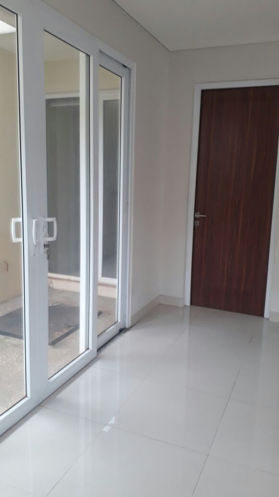 Rumah Baru,Dalam cluster di Cipadu Tangerang Selatan