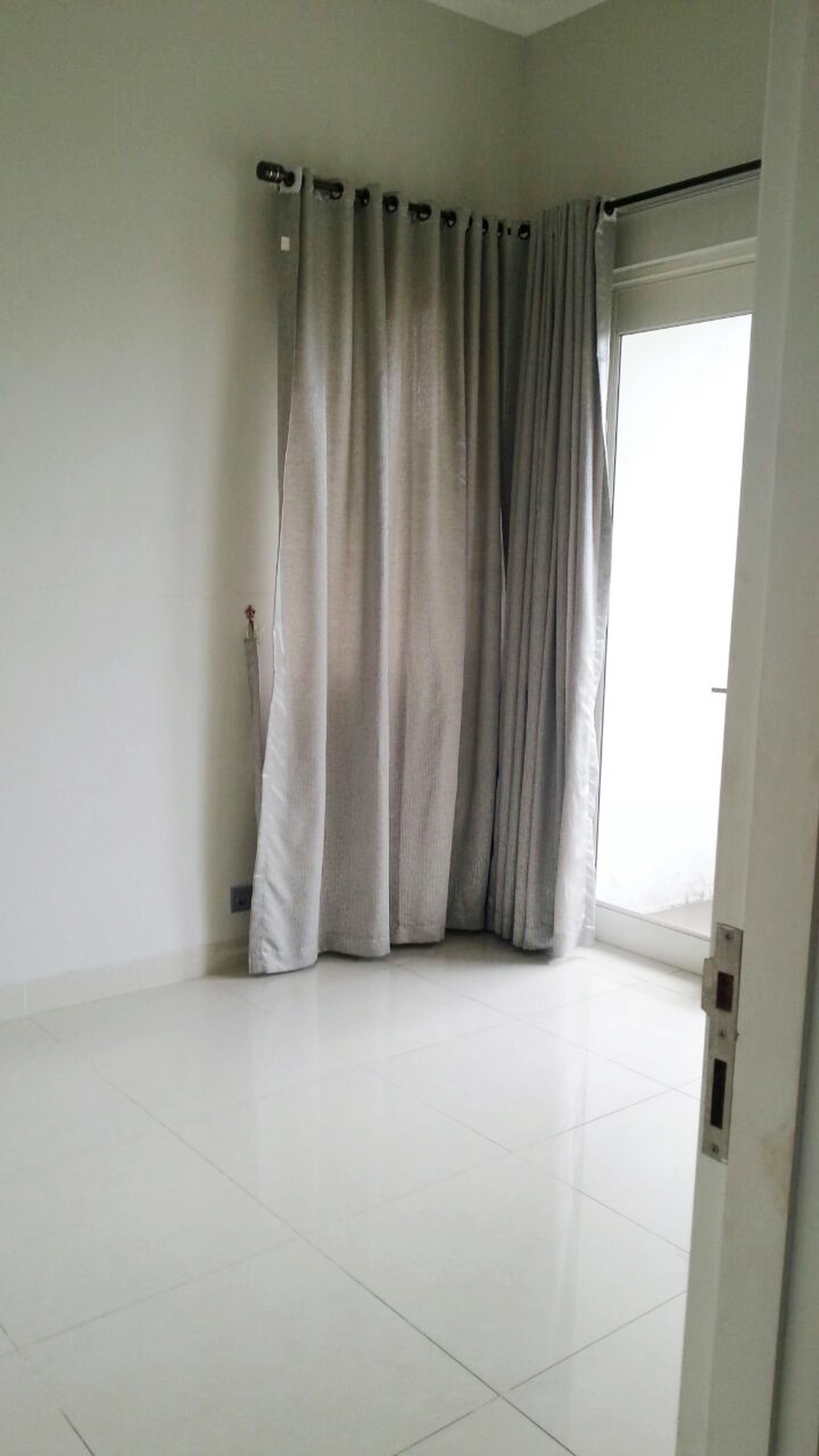 Rumah Disewakan lokasi strategis, bagus, nyaman dan aman daerah Kebayoran Essence, Bintaro