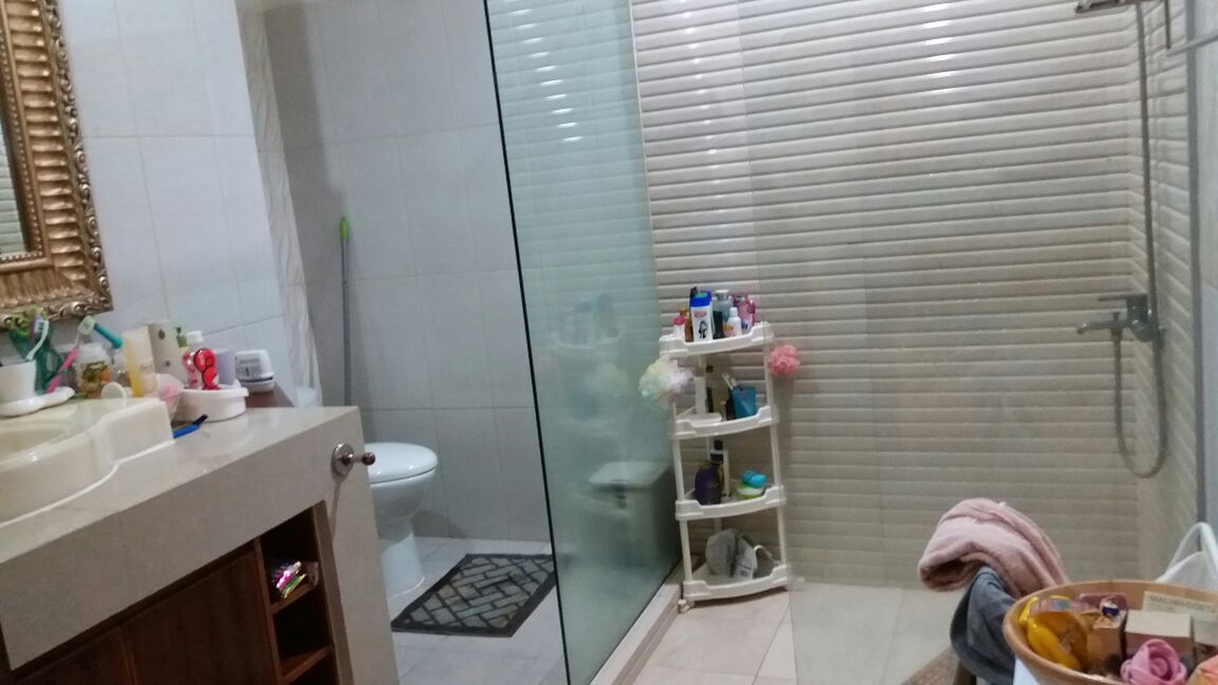 Rumah Dijual lokasi strategis, bagus, nyaman dan aman daerah Jl Elang, Tangerang Selatan