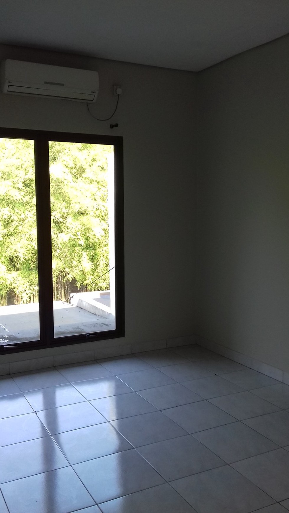 Rumah Rapi Siap Huni Di Emerald Town House #EU