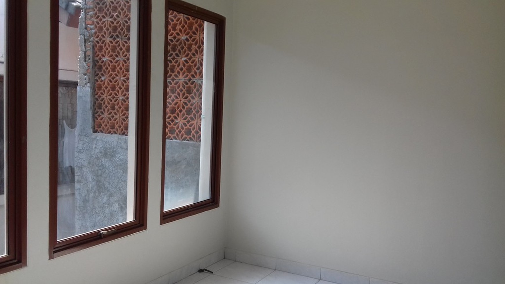 Rumah Rapi Siap Huni Di Emerald Town House #EU